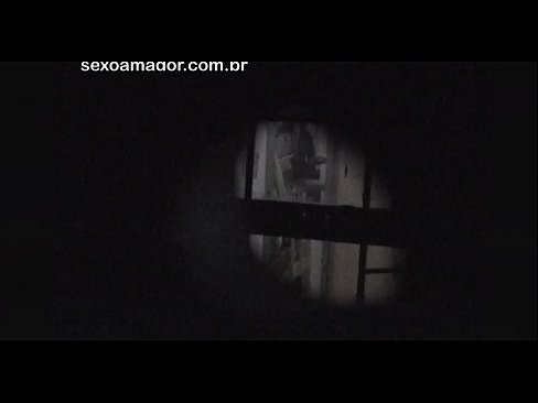 ❤️ Blondie filmohet fshehurazi nga një soditës i lagjes i fshehur pas tullave të zbrazëta Video porno në sq.freepornhdonlinegay.ru ❌️
